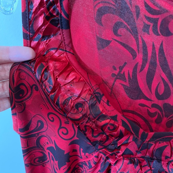 Lavish Sleeveless Top Red & Black - Picture 7 of 7